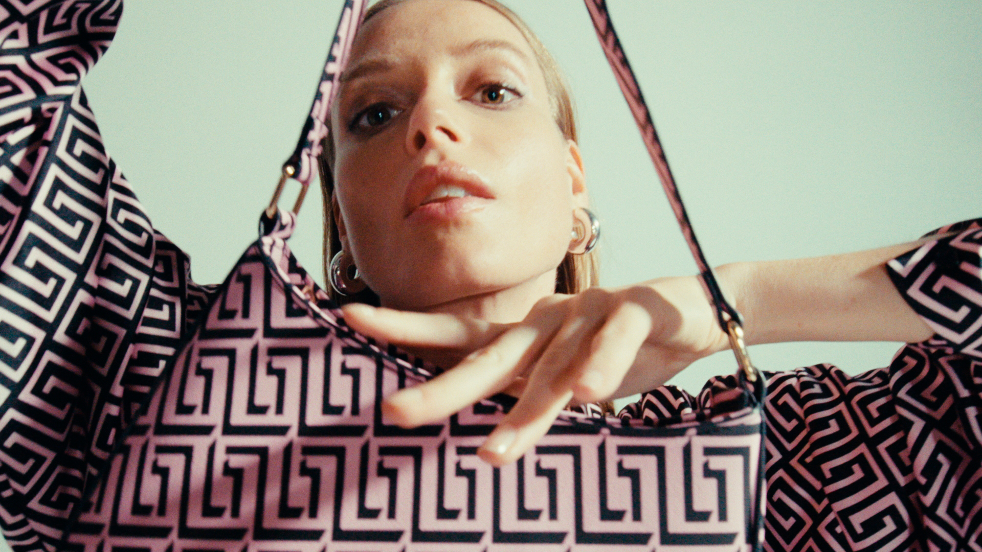 Costes S22 — still 4