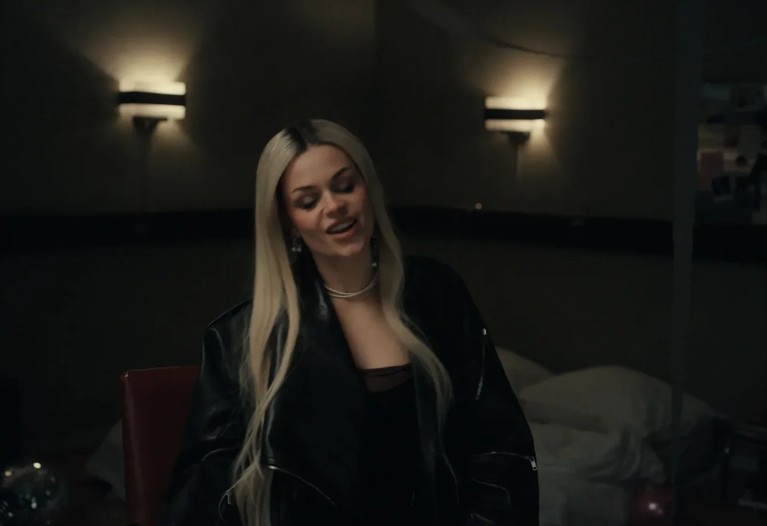Davina Michelle — Still Champagne — still 7