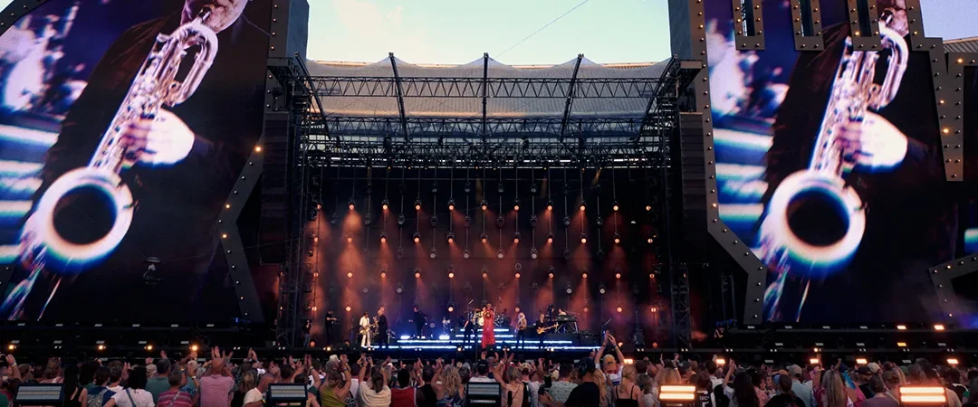 DI-RECT — Live @ De Kuip — still 3